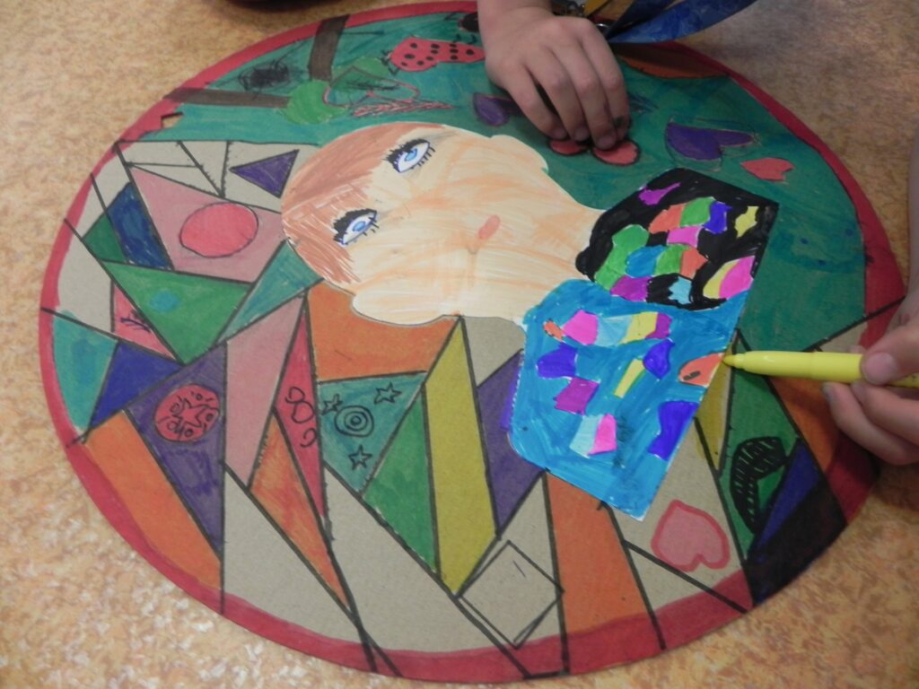 Activités autour du portrait : arts visuels et atelier écriture