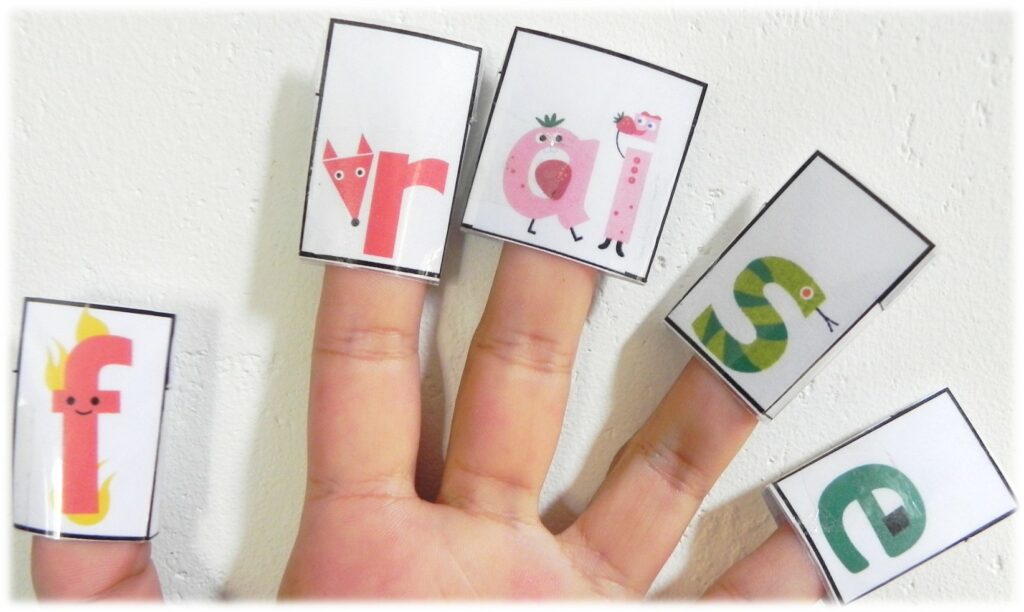 Je joue et j'apprends lettres en volume • ReCreatisse Je joue et j'apprends lettres en volume • ReCreatisse